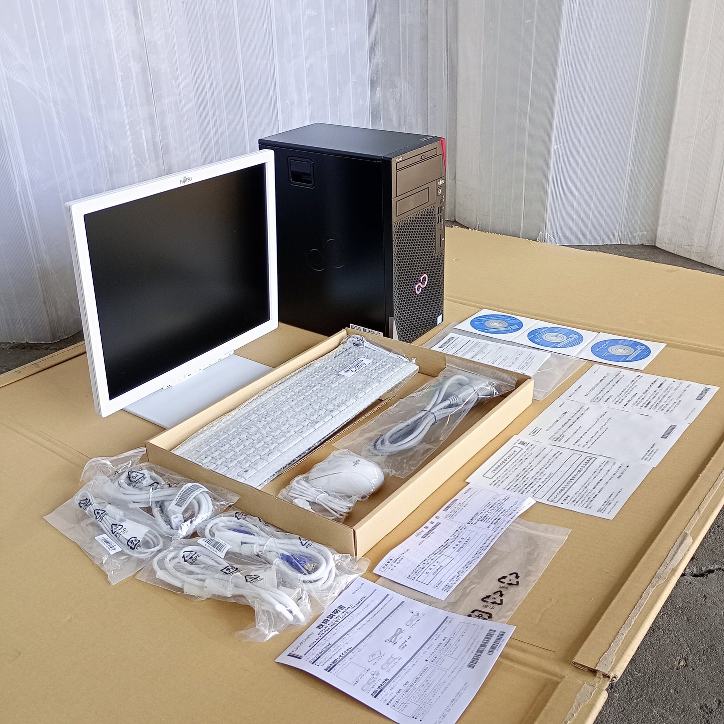 富士通 CELW11005 CELSIUS W5010 パソコン・ワークステーション 未使用品　fujitsu1-celw11005celsiusw5010pc-4001